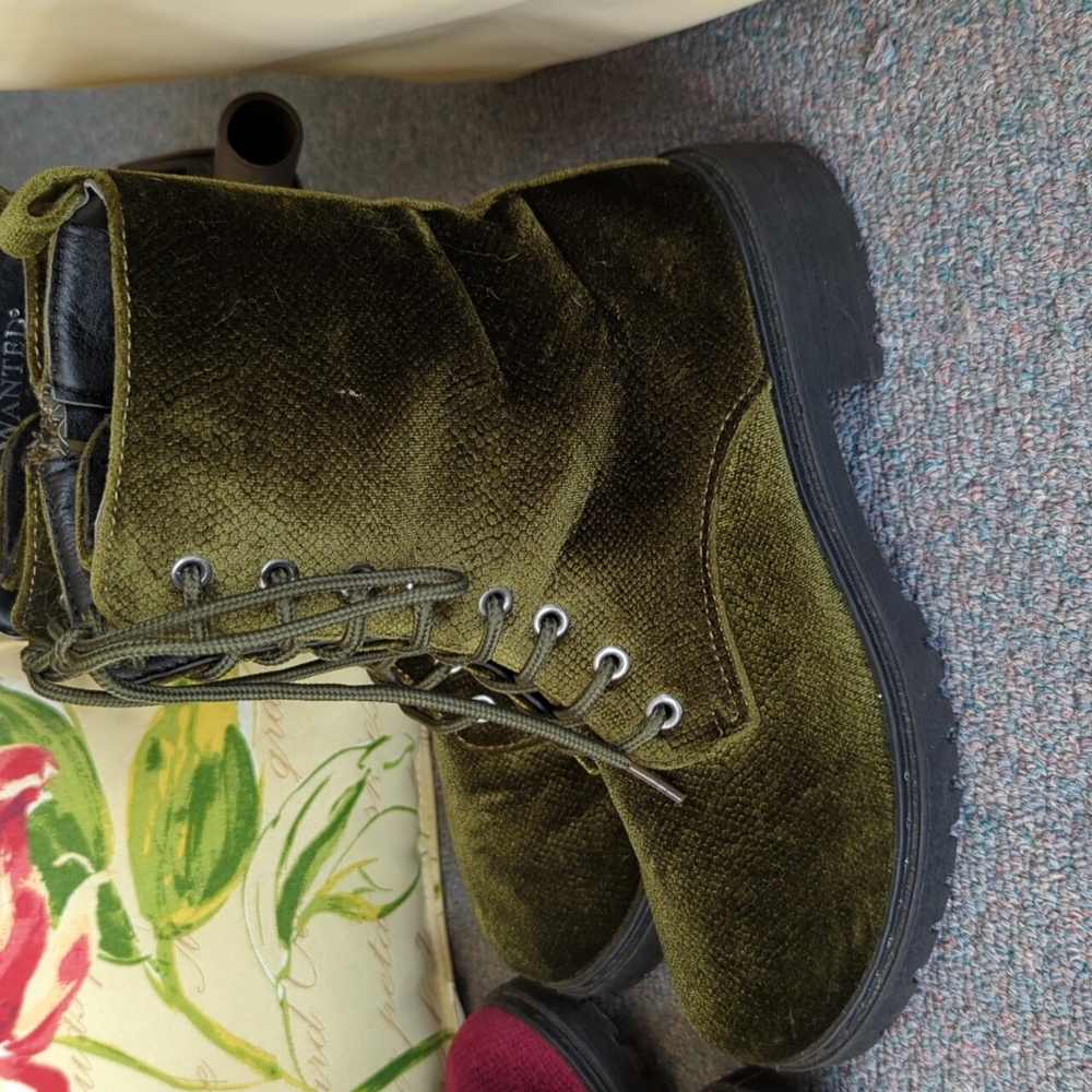 'Wanted' combat boots